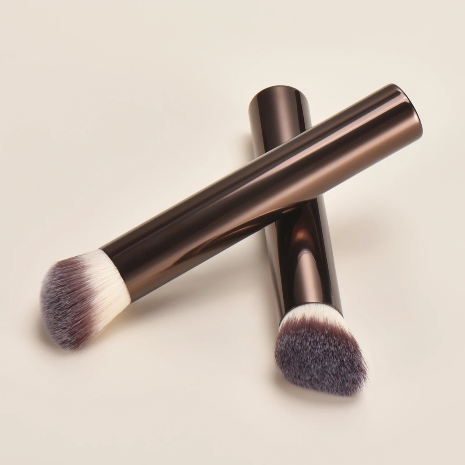 Single Metal Makeup Brush Portable Travel Loose Powder Blush Foundation Contouring Smudge Brush for On-the-Go Beauty Essentials